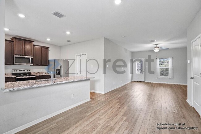 Foto del edificio - 8126 Bending Tree