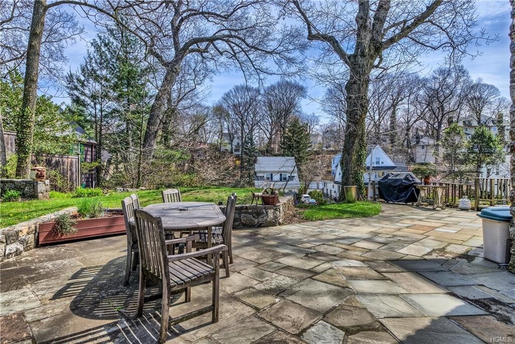 Your Patio - 122 Pelhamdale Ave