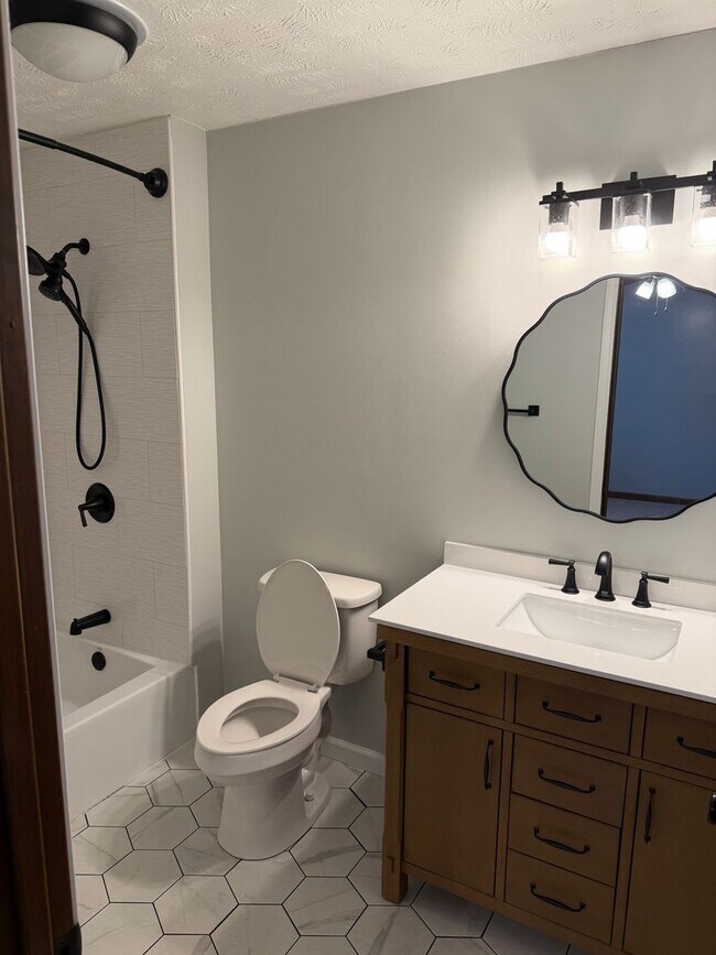 Foto del edificio - AWESOME WEST SIDE DUPLEX!