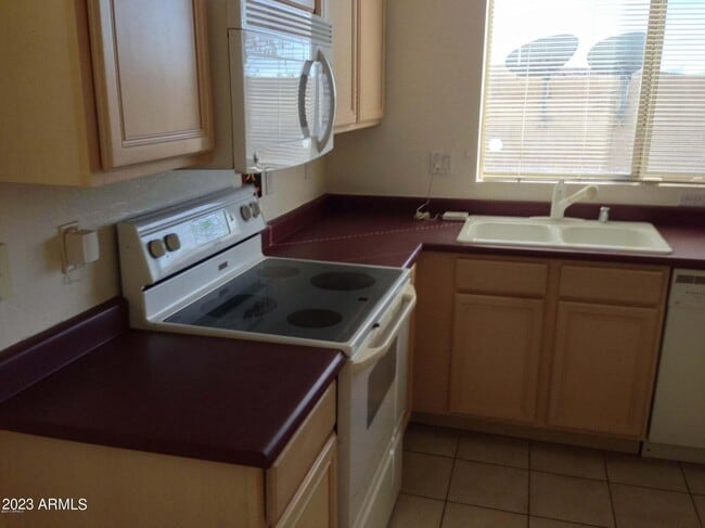 Building Photo - 16914 S Cedarwood Ln