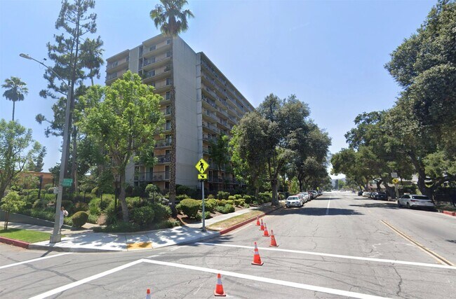 Foto del edificio - 560 E Villa St