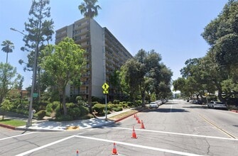 Building Photo - 560 E Villa St