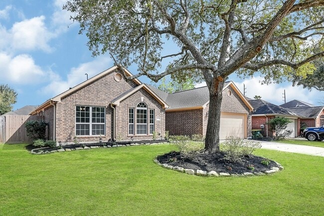 Building Photo - 1035 E Hampton Dr
