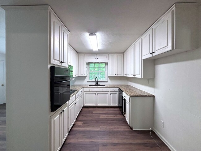 Building Photo - Private Wooded Retreat in Gainesville | 3 Bed | 2 Bath | Unfinished Basement