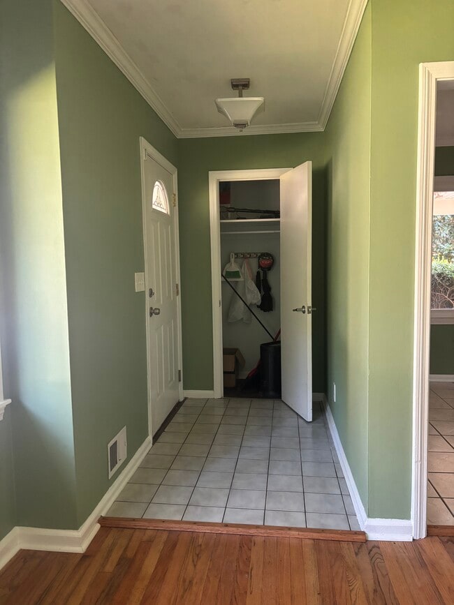 Front Entrance - 1964 Braeburn Cir SE