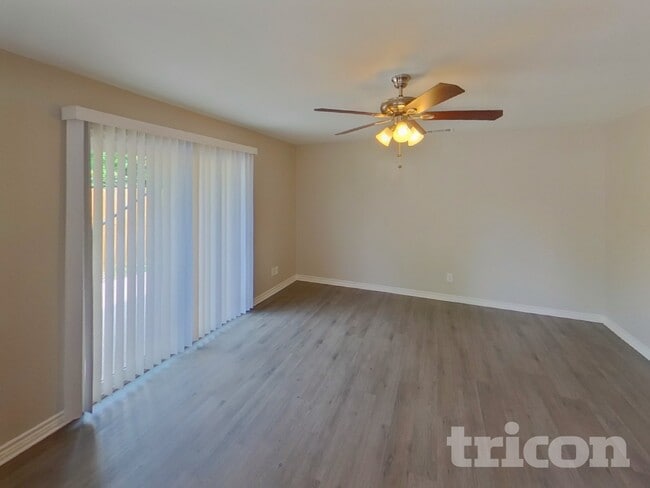 Foto del edificio - 185 Trout St