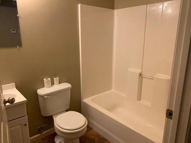 Building Photo - 3bed/2bath Home close to Community Center