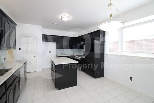 Foto del edificio - 18671 Gibbons Dr