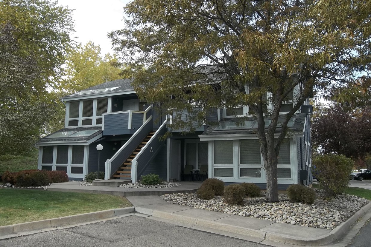 Primary Photo - 3737 Landings Dr