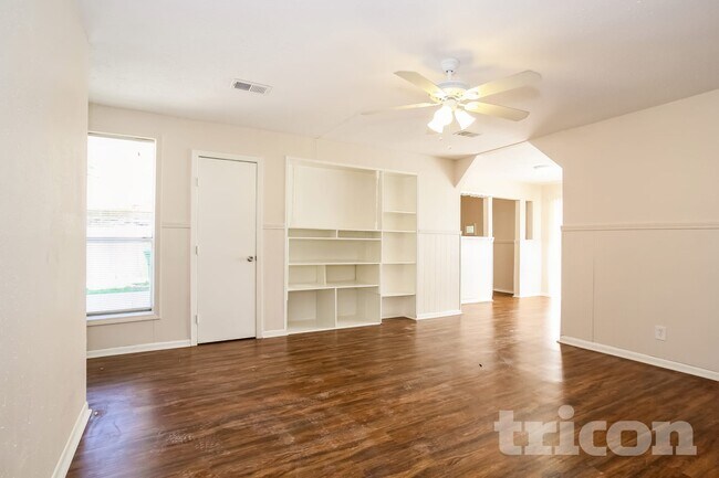 Foto del edificio - 15811 Kenbriar Dr