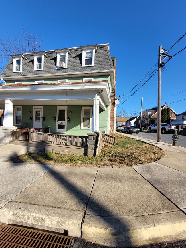 Building Photo - 52-54 East Chestnut Street