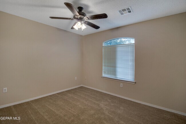 Building Photo - 14299 Desert Point Dr