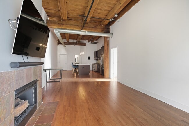 Foto del edificio - 525 W Superior St