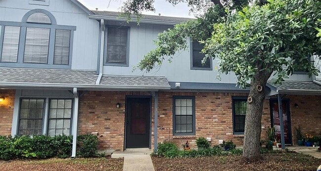 Building Photo - 1411 Gracy Farms Ln