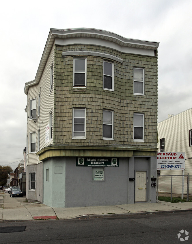 Primary Photo - 401 West Side Ave