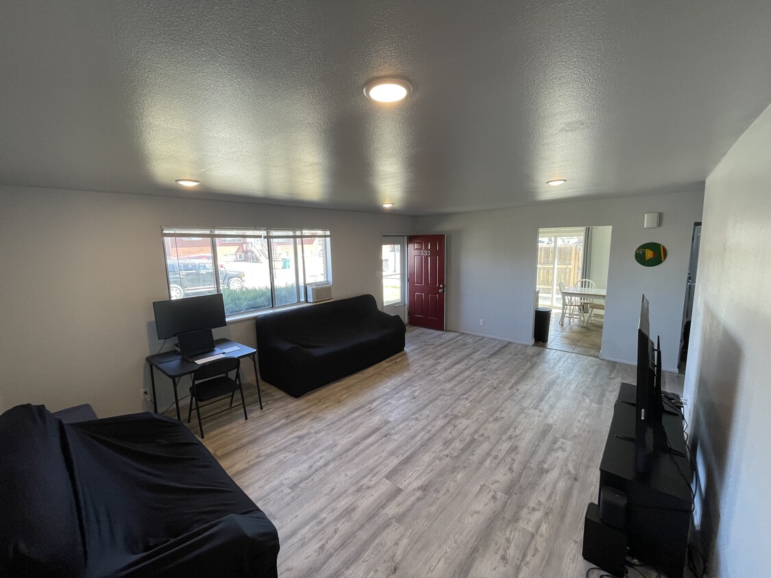 Living Room - 333 W 170 N