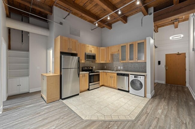 Building Photo - 400 N 1st St