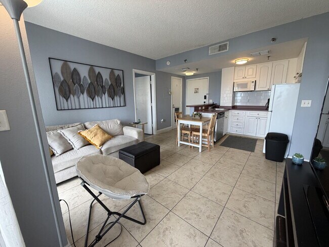 Foto del edificio - "Spacious 2-Bed, 2-Bath Condo Retreat in the Heart of Orlando!"