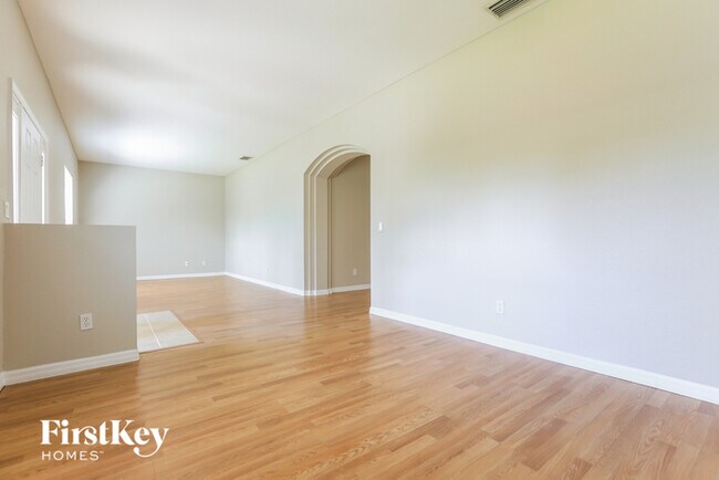 Foto del edificio - 2785 Embassy Rd