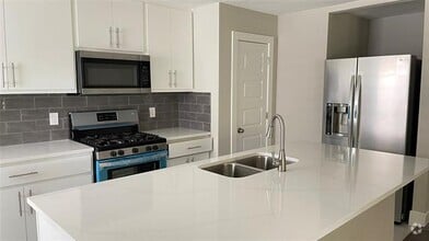 Building Photo - 2721 Cibola Dr