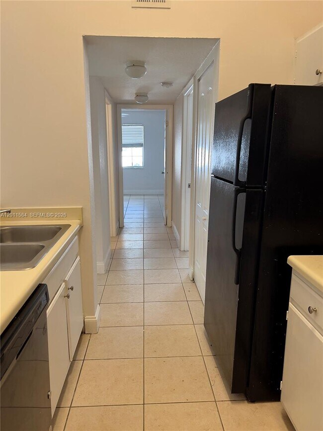 Foto del edificio - 2880 N Oakland Forest Dr