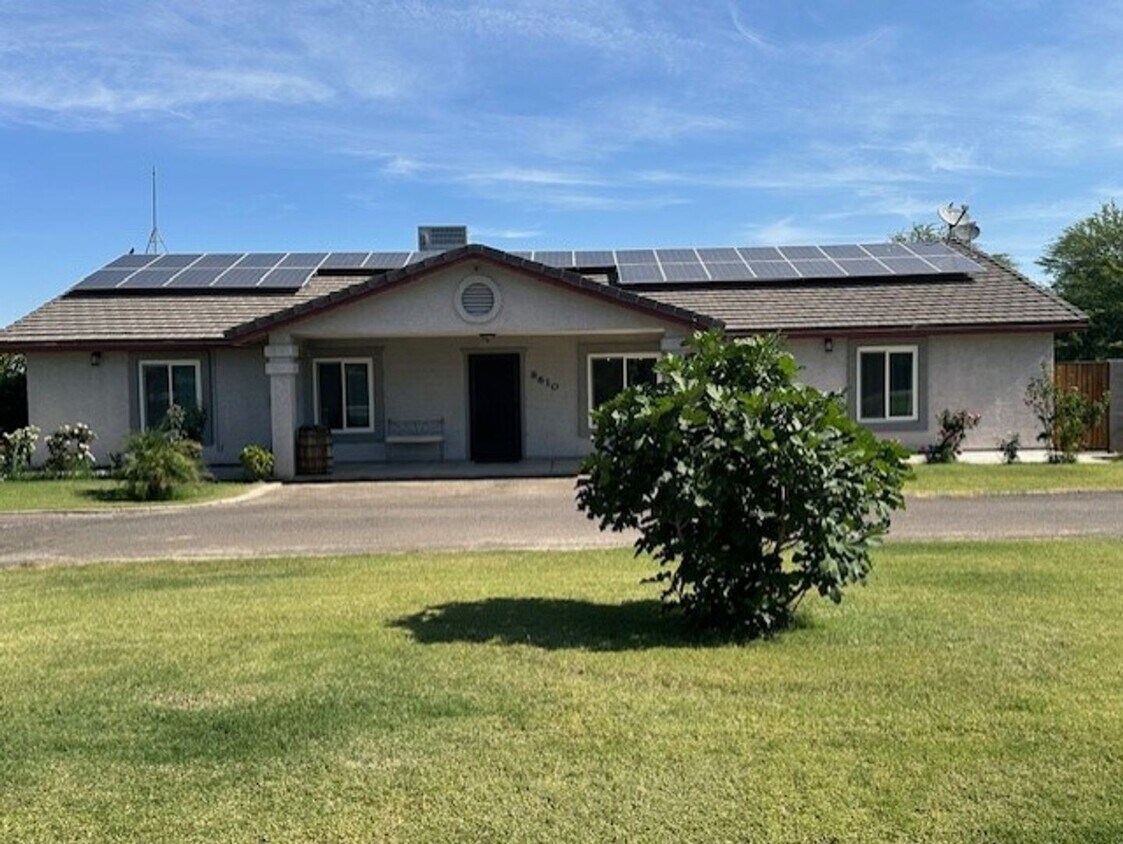 Primary Photo - NO HOA, PLUS PARKING FOR MULTIPLE VEHICLES...
