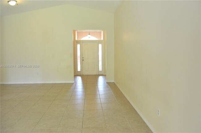 Foto del edificio - 1855 NE 36th Ave
