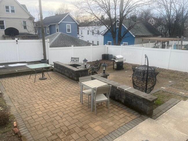 Building Photo - 36 Parker St