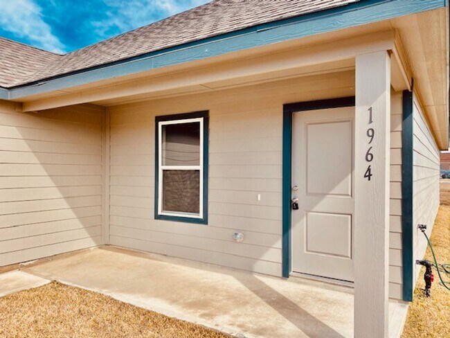 Foto del edificio - Beautiful Brand New 3 bedroom 2 bath lease...