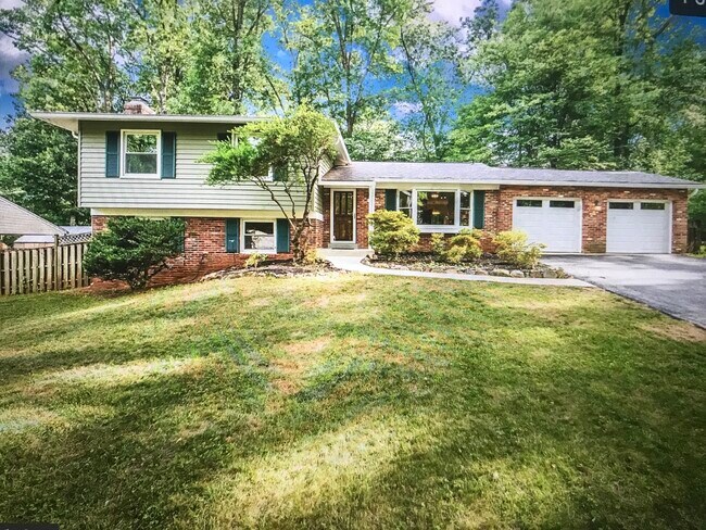 Foto del edificio - 7624 Dew Wood Dr