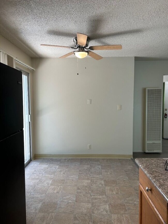 Foto del edificio - 8444 Hidden Lake Rd