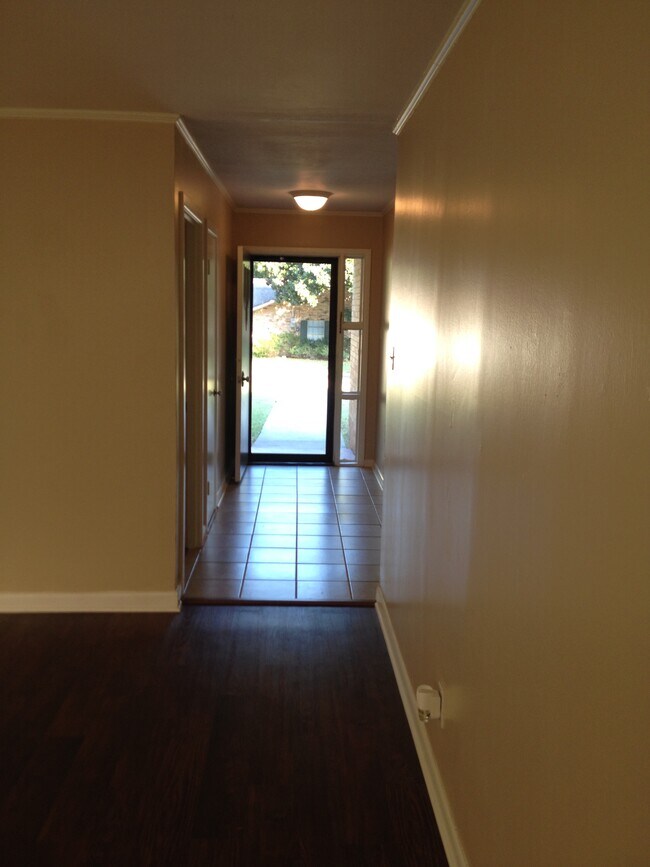 Foto del edificio - 2101 Smallwood Dr