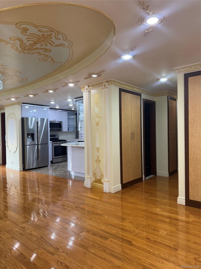 Foto del edificio - 61-20 Grand Central Pkwy