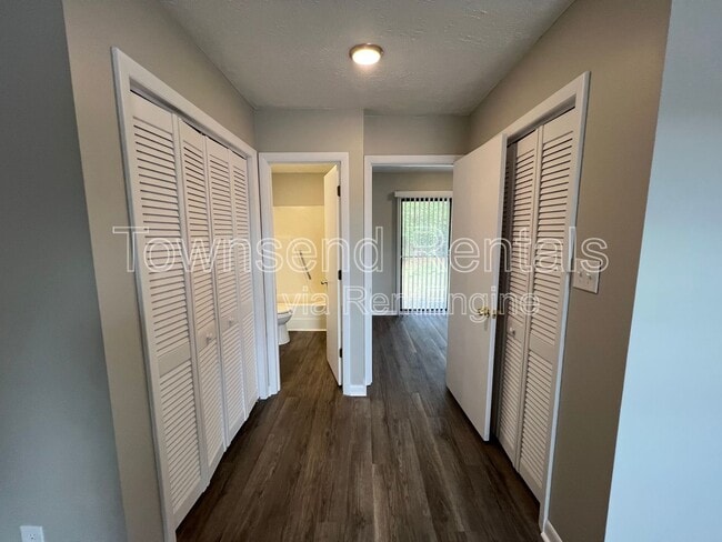 Building Photo - 1437 Ireland Dr