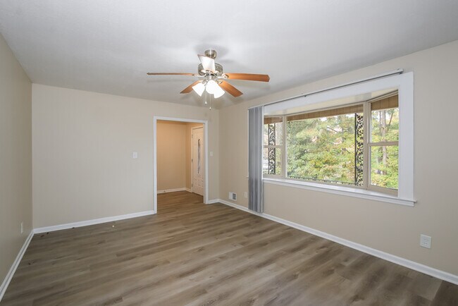 Building Photo - 544 Hillwood Circle