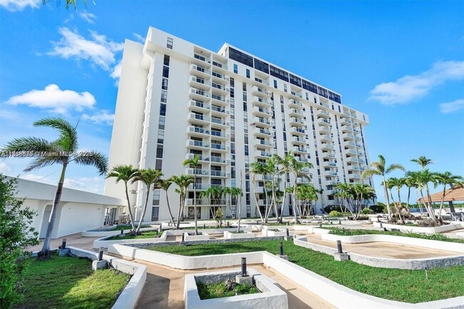 Foto del edificio - 13499 Biscayne Blvd