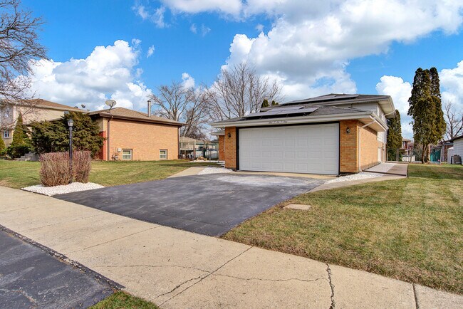 Building Photo - 10601 S Michael Dr