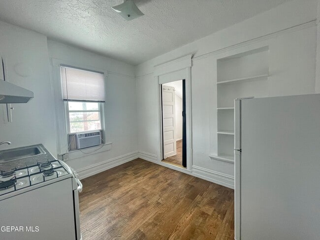 Building Photo - 1526 Yandell Dr