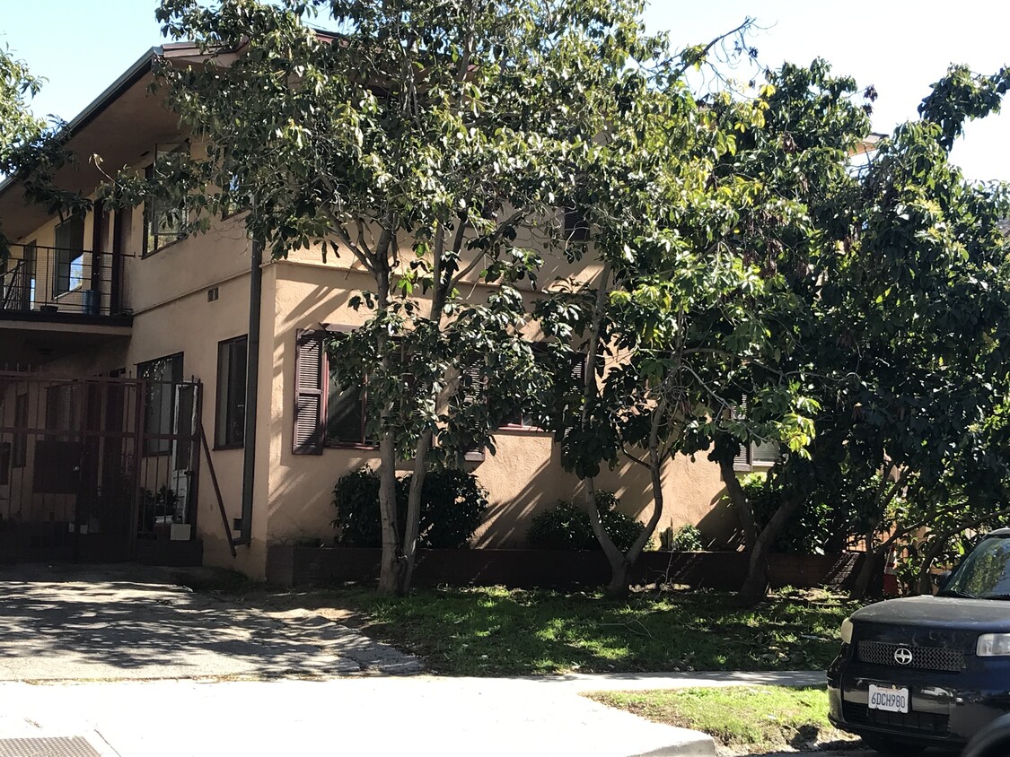 Primary Photo - 1242 Barry Ave