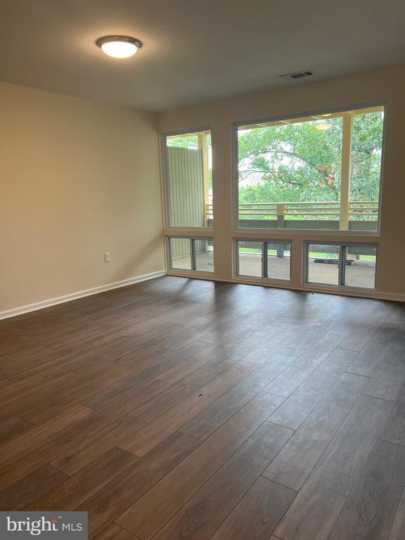 Foto del edificio - 7260 Donnell Pl