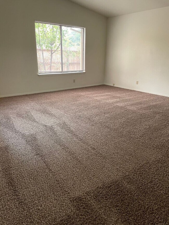 Building Photo - 3 BEDROOM HOME IN TANGELWOOD WITH COMMUNIT...