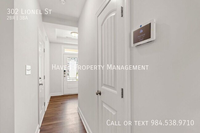 Building Photo - 302 Lionel St