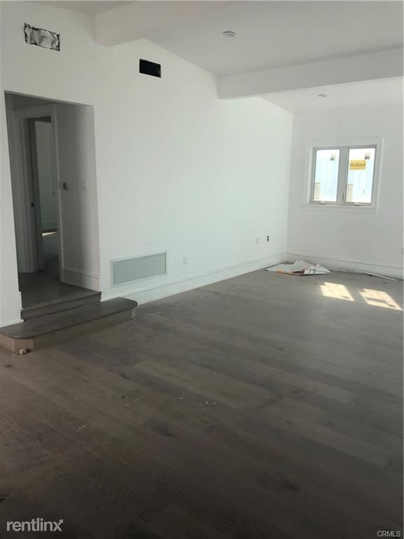 Building Photo - 2 br, 1 bath Triplex - 1201 Bayview Dr # A
