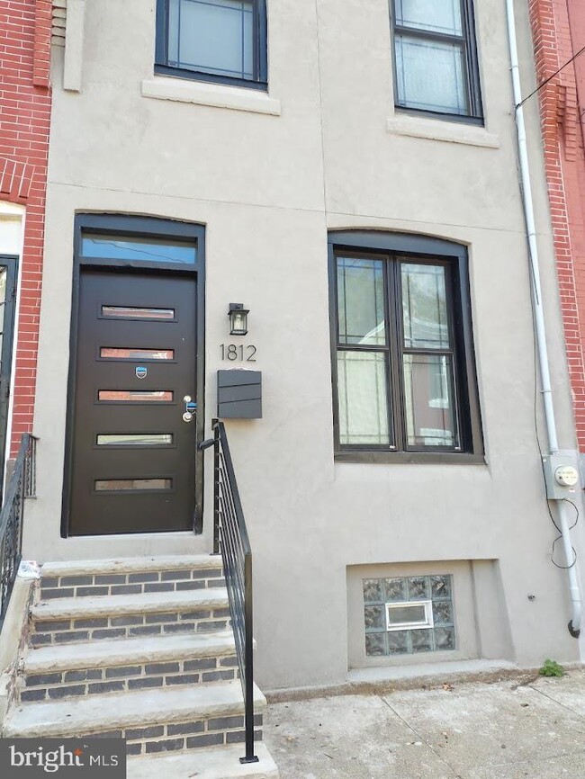Building Photo - 1812 N Croskey St
