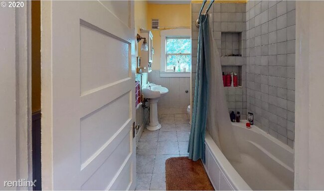 Building Photo - 4 br, 1.5 bath House - 2205 NE 42nd Ave