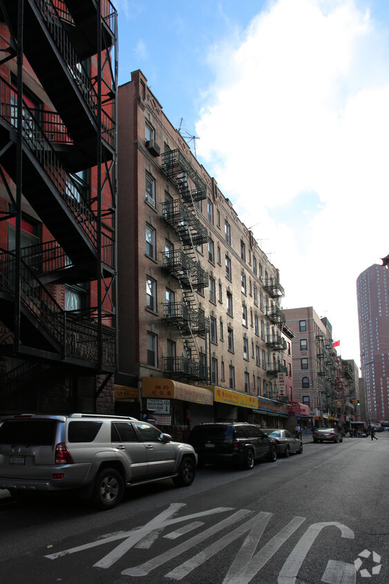 Building Photo - 80-84 Bayard St