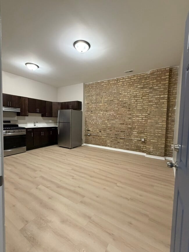 Foto del edificio - 22-26 N Pulaski Rd