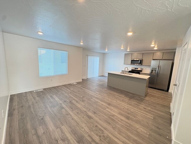 Building Photo - BRAND NEW & Pet Friendly