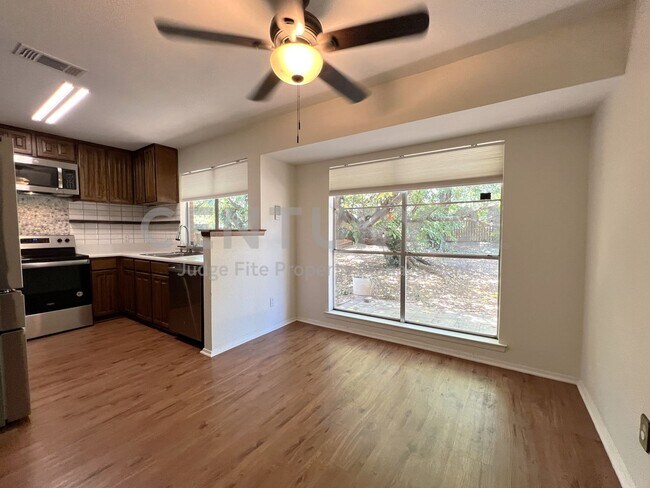 Foto del edificio - Beautiful 3/2/2 Home in Desirable Birdvill...