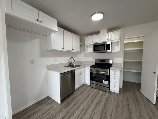 Foto del edificio - 5725-29 Vineland Ave
